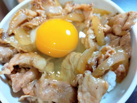 生卵のせ豚丼